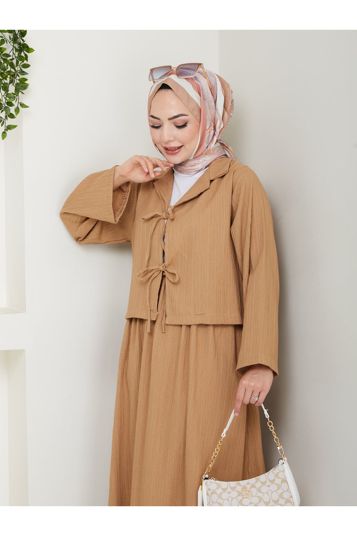 Kadın Tesettür Gofre Kumaş Crop Sütlü Kahve Önden Bağlamalı Şık Modern Etekli İkili Kimono Takım